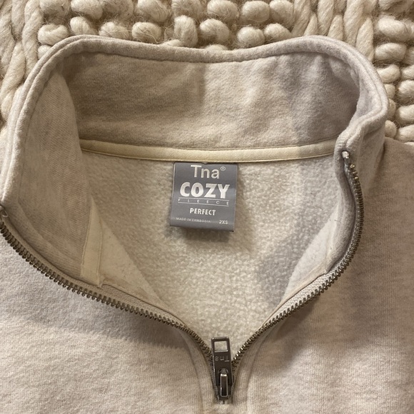 Aritzia TNA Cozy Crop 1/4 Zip - Picture 5 of 7